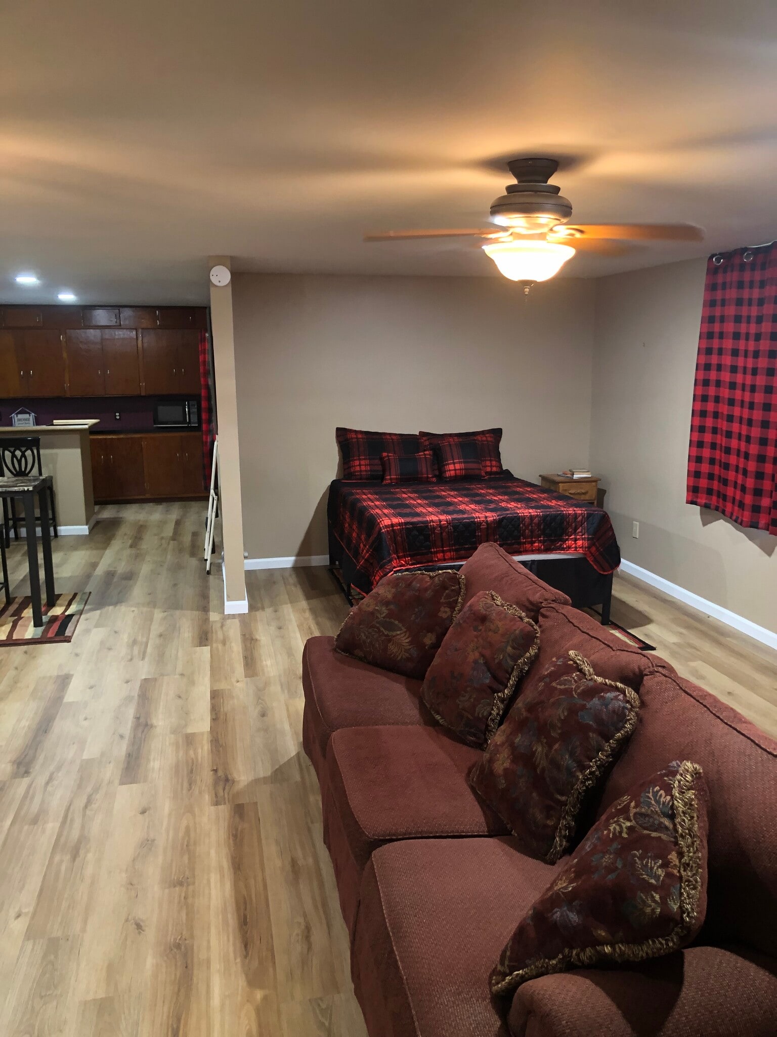 Building Photo - 514 Laurel Ave