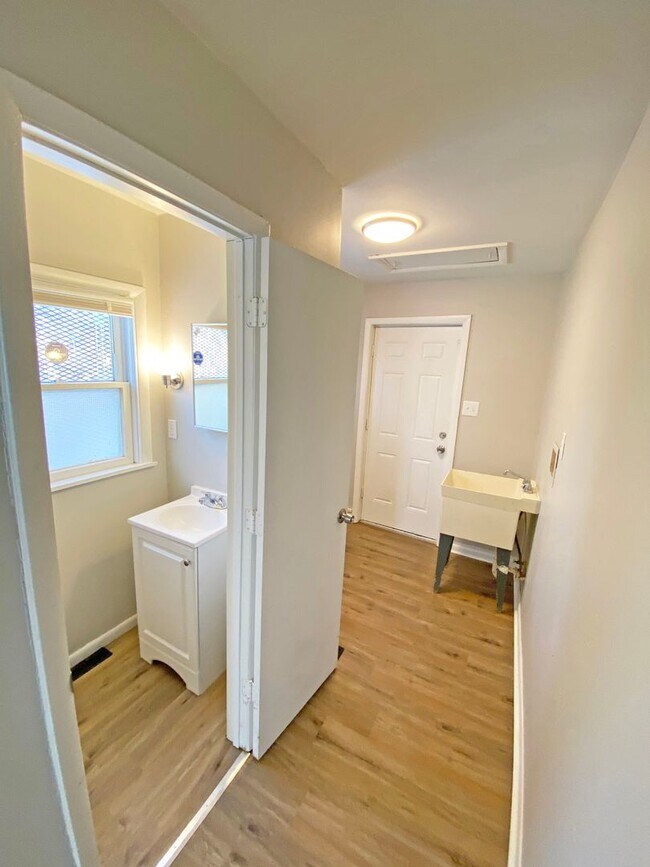 Building Photo - Burkhardt Home : **MOVE-IN SPECIAL: 100% O...