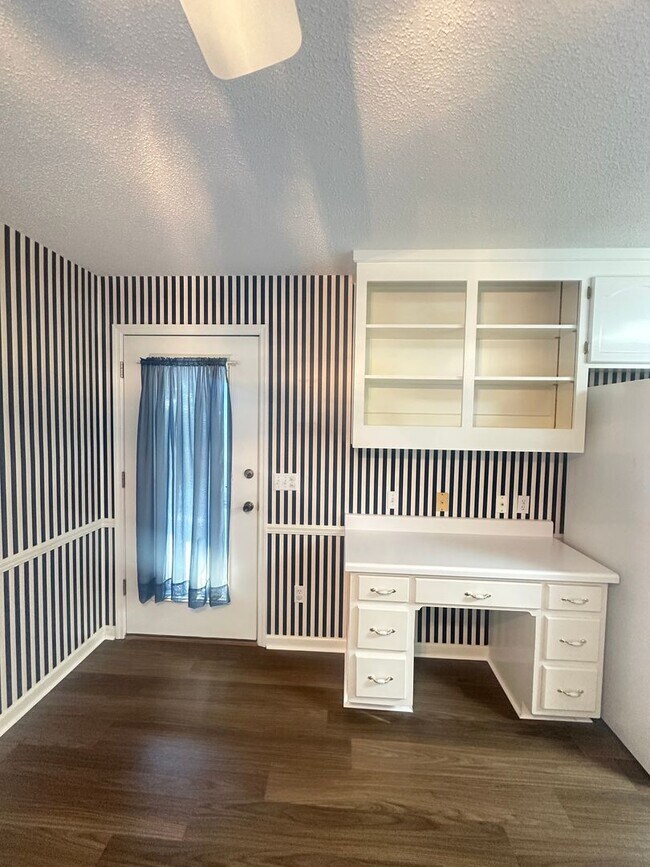 Building Photo - Enterprise!!!  LVP FLOORING~!!!!