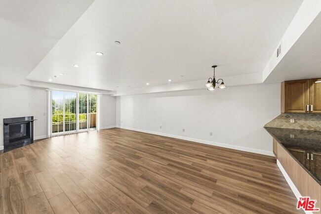 Building Photo - 11218 Camarillo St