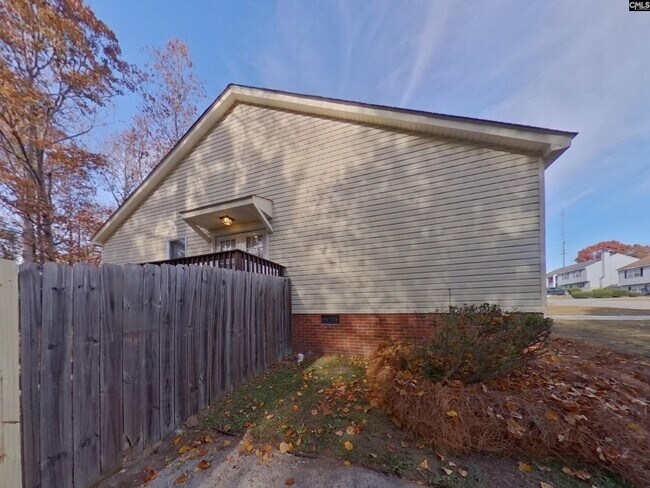 Building Photo - 305 Trowbridge Rd