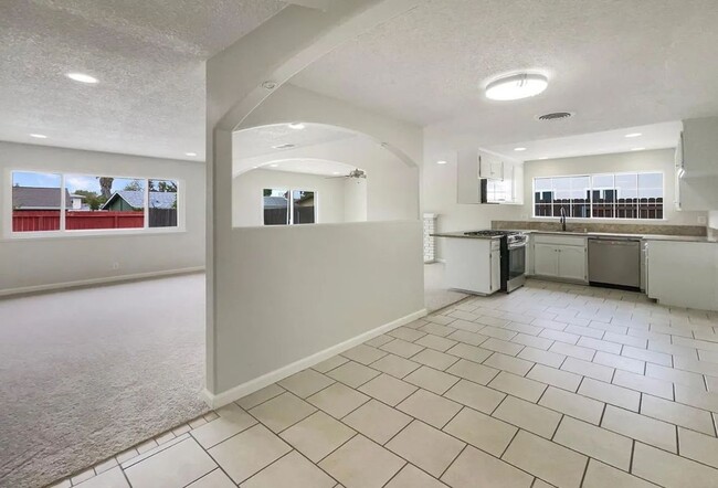 Building Photo - 5921 Hillsdale Blvd