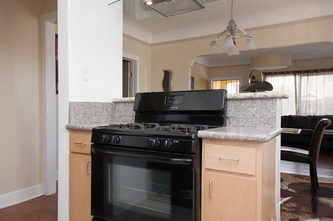 Building Photo - 1203 Gordon St