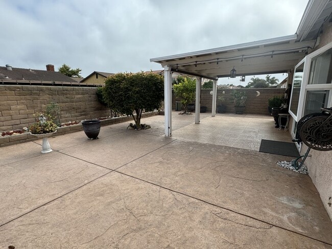 Building Photo - Remodeled Single Family Home in North Oxnard!