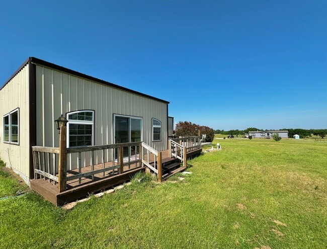 Building Photo - Barndominium in the Country!