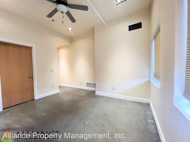 Building Photo - 2 br, 2 bath House - 820 N. Manhattan Ave....