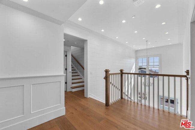 Building Photo - 566 Ida St