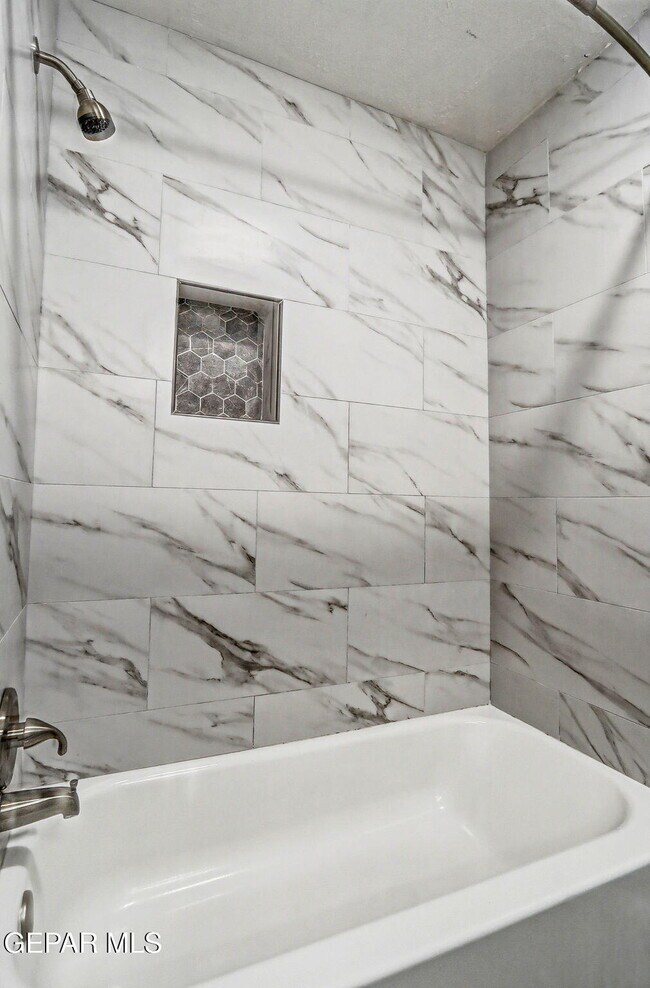 Building Photo - 809 Del Mar Dr