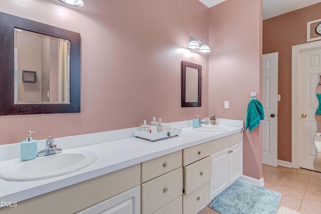 Building Photo - 6240 Hilbert Ridge Dr