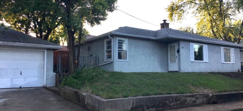 Building Photo - 1718 Loftsgordon Ave
