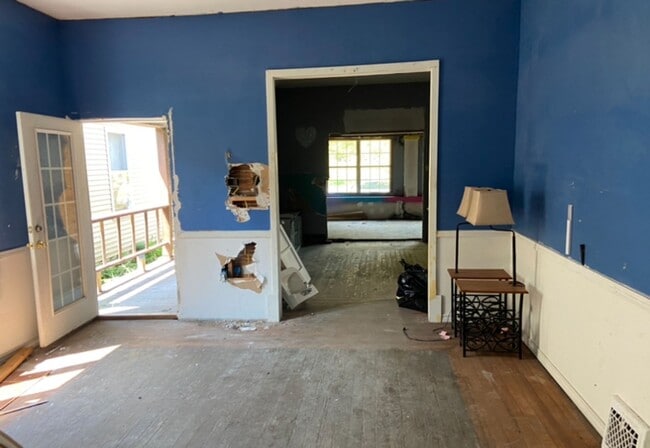 Building Photo - Investment Special! - $390 Month / $800 Down