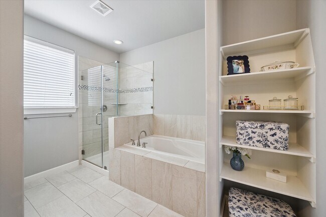 Building Photo - 2504 Beall St