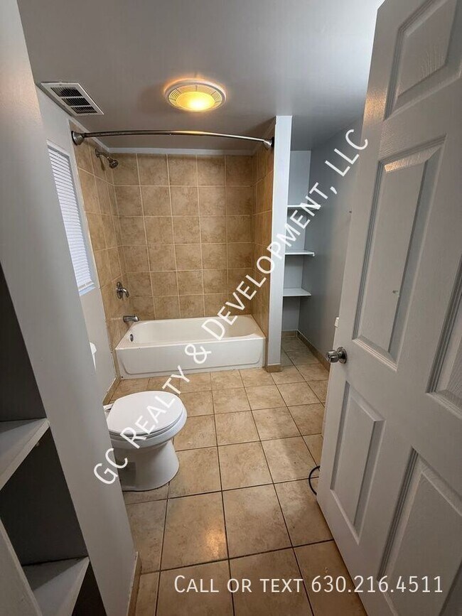 Building Photo - 2144 W Estes Ave