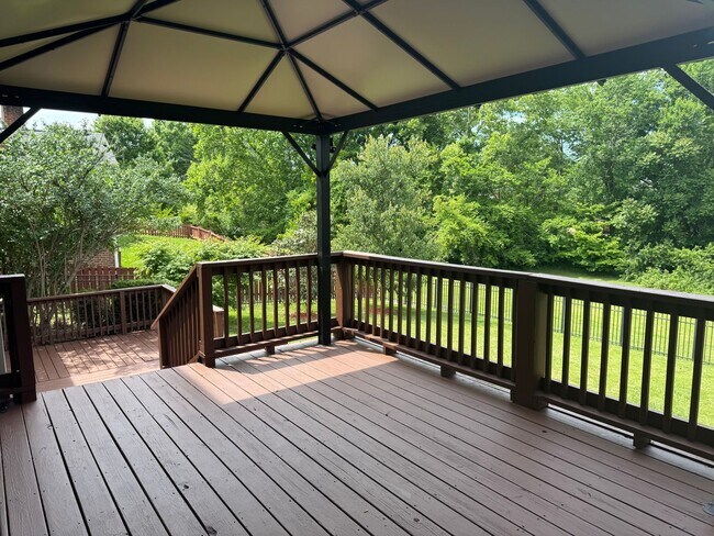 Building Photo - Brentwood 4BR Home