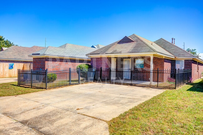 Building Photo - 1336 Cameron Ct