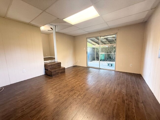 Building Photo - 40 Hill Ln