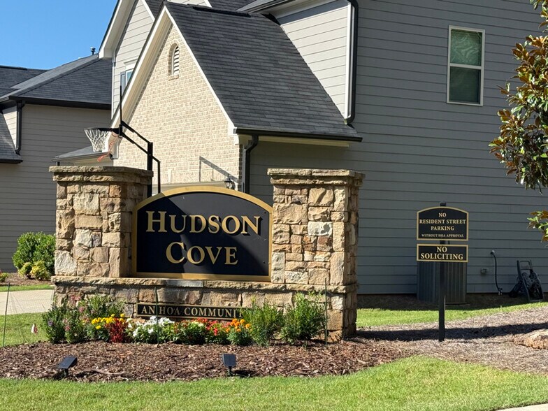 Building Photo - 315 Hudson Chase Ct
