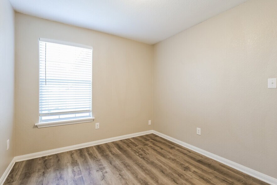 Building Photo - 5443 Chase Canyon