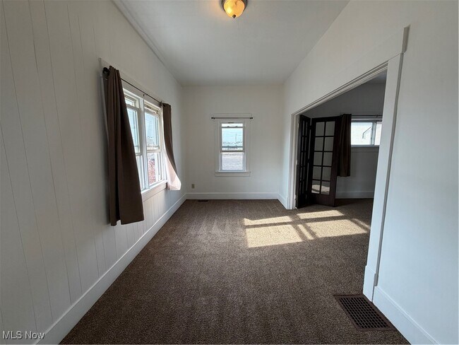 Building Photo - 317 12th St NE