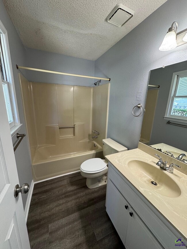 Building Photo - 700 Fieldstone Rd