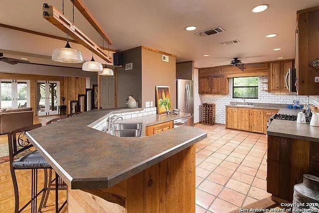 Building Photo - 515 Wimberley Oaks Dr