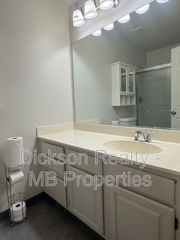 Building Photo - 994 Wheatland Ct