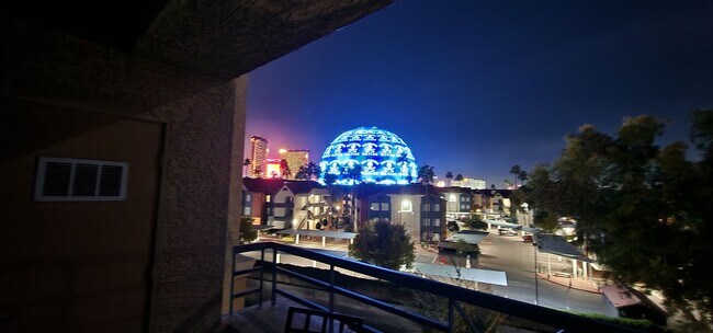 Building Photo - Fully furnished-full Sphere view