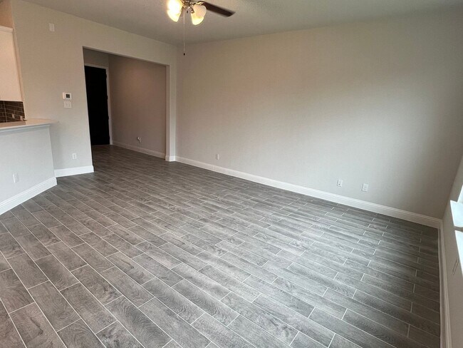 Building Photo - 552 Hutchinson Ln