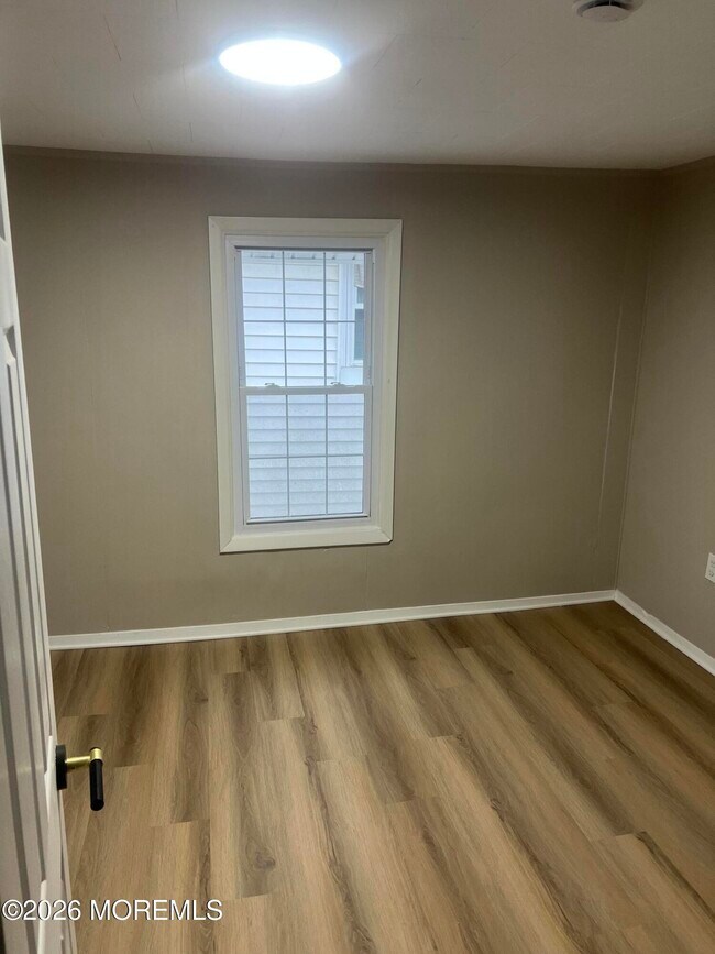 Building Photo - 133 Leonard Ave