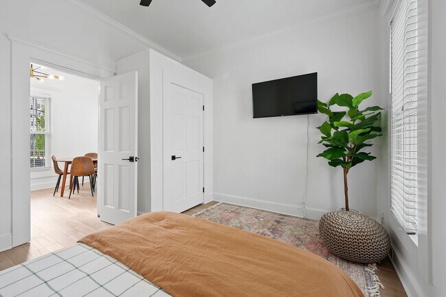 Building Photo - Updated Bungalow, Steps from Short North and OSU