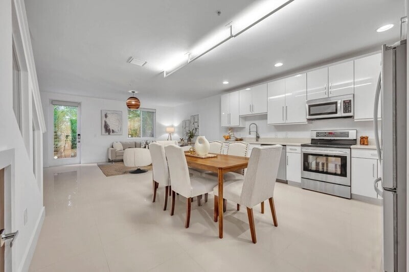 Building Photo - 438 W Swoope Ave