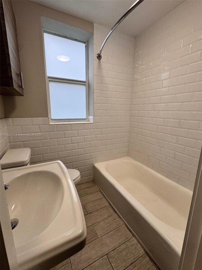 Building Photo - 115 Menores Ave