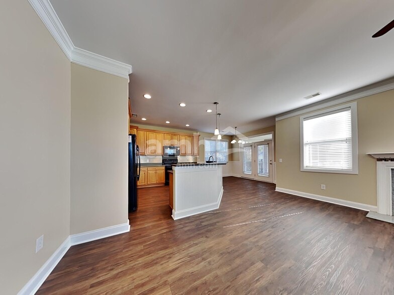 Building Photo - 1085 Moss Grove Dr