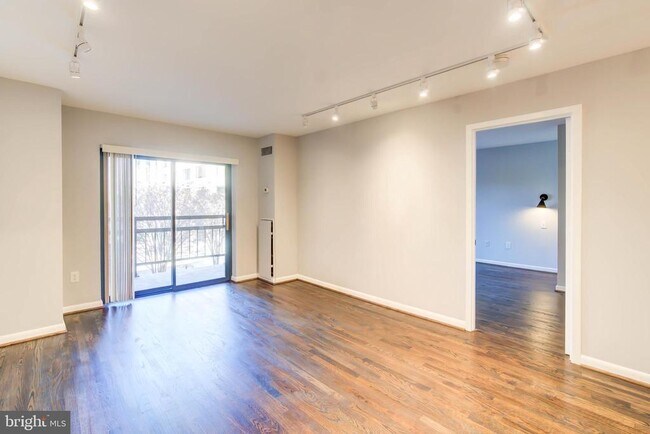 Building Photo - 2111 Wisconsin Ave NW