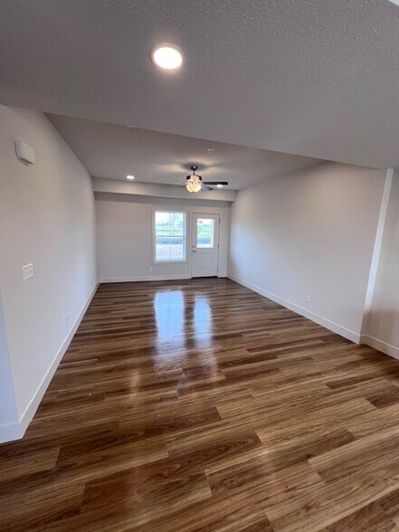 Building Photo - 913 Green Mill Rd