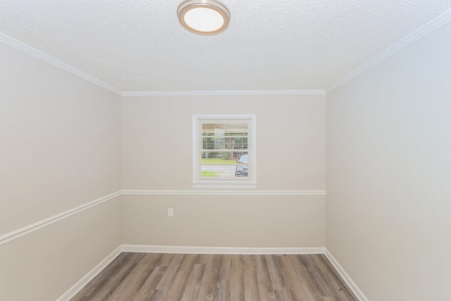 Building Photo - 505 Madrid St