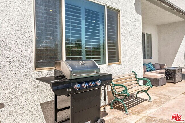 Building Photo - 3260 N Avenida San Gabriel Rd