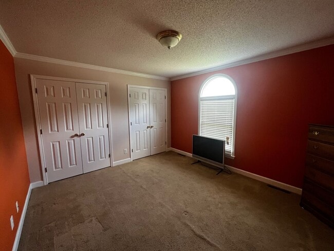 Building Photo - Three bedroom, 2 bath house in Gibsonville