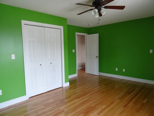 Building Photo - Modern 2Br-1.5Ba Townhouse in East Weymouth