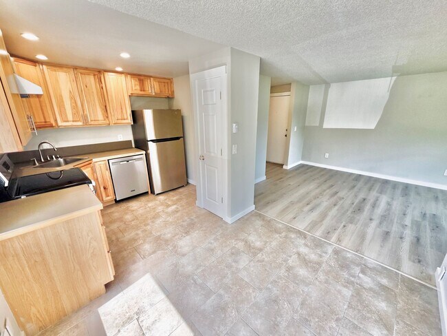 Building Photo - Luminous & Spacious apartments with Private Balcony in Tacoma