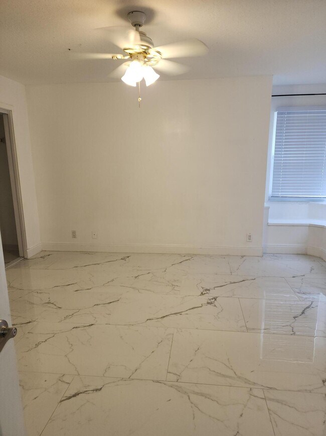 Building Photo - 5524 Boynton Gardens Dr