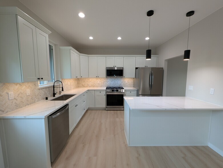 Kitchen - 1983 S Alliance Country Dr