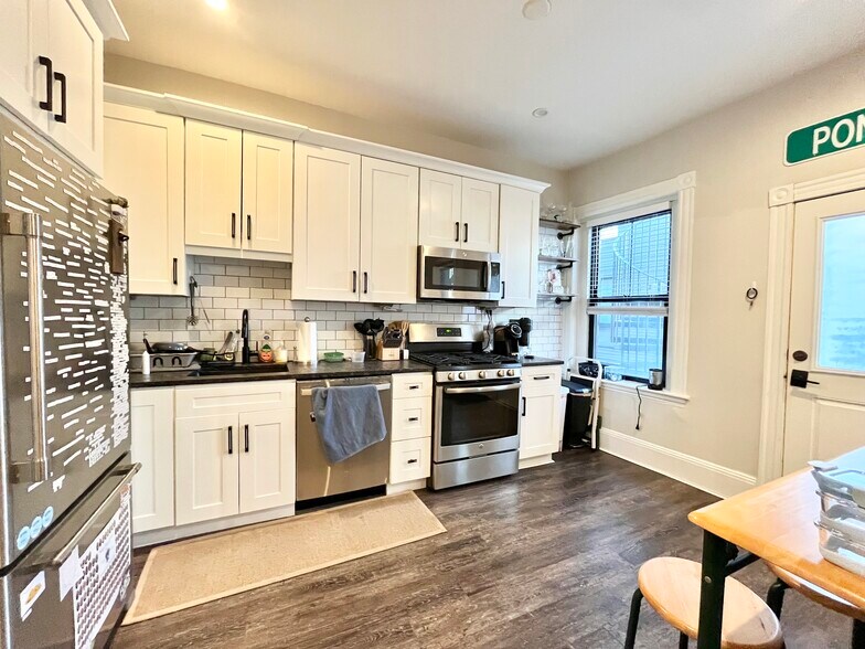 Building Photo - 1520 Tremont St