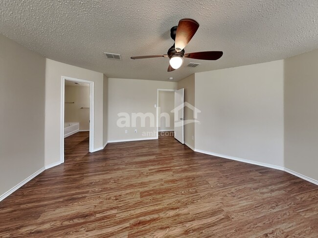 Building Photo - 16508 Jasmine Springs Dr