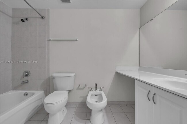 Building Photo - 215 SW 42nd Ave