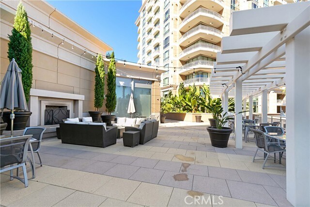 Building Photo - 5042 Scholarship