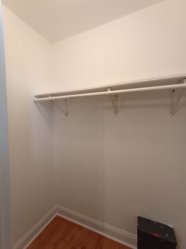 Building Photo - Single Family Home- 2 BR/2BA in Upper Mid-...
