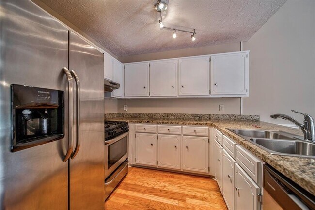 Building Photo - 215 Arbor Wy