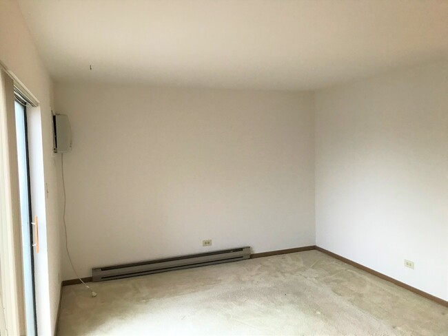 Building Photo - 1130 Evergreen Ave