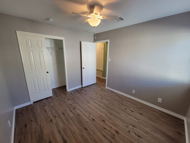 Building Photo - 2123 Wiltshire Dr